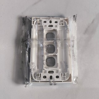 Mặt nạ 3 lỗ S183/X (đã bao gồm 3 công tắc 1 chiều) - SINO VANLOCK
