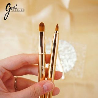 Cọ môi 2 đầu Feather B Lip