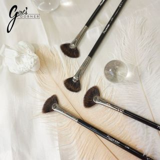 Cọ Piccasso Mini Fan Highlighter Brush 259