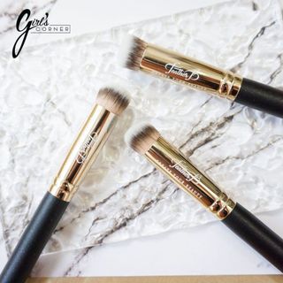 Cọ che khuyết điểm Feather B M270s