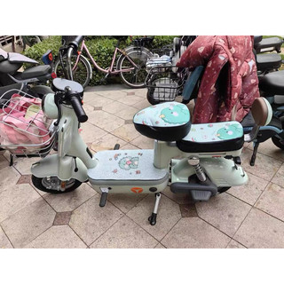 Thảm Để Chân Xe điện Yadea i8 ( sẵn thảm và bọc yên)