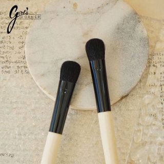 Cọ tán bầu mắt Bobbi Eye Sweep