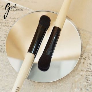 Cọ tán bầu mắt Bobbi Eye Sweep