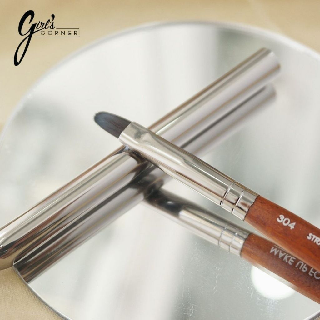 Cọ Môi Makeup Forever 304 Có Nắp Đậy