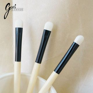 Cọ Bầu Mắt Bobbi Brown Touch Up