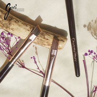 Cọ vẽ eyeliner - cọ tém mày Charlotte