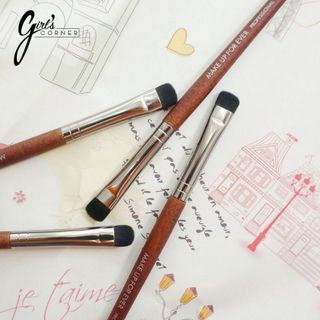 Cọ tán bầu mắt Makeup Forever 210