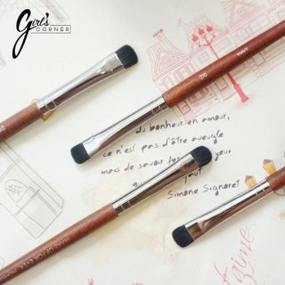 Cọ tán bầu mắt Makeup Forever 210