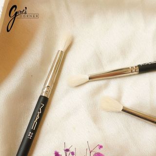 Cọ blend dáng nhỏ M 221 Mini Tapered Blending