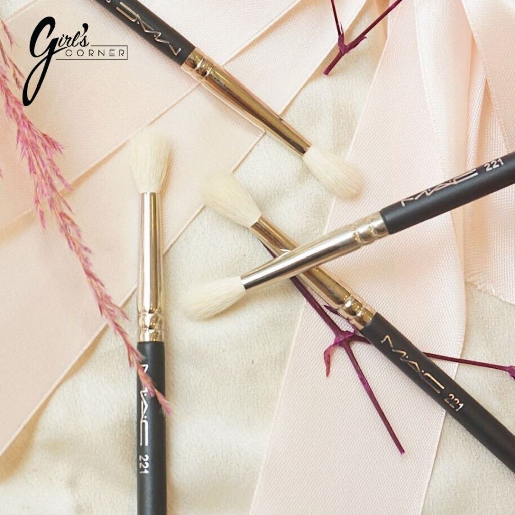 Cọ blend dáng nhỏ M 221 Mini Tapered Blending