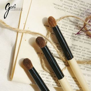 Cọ nhấn hốc mắt Bobbi Smudge