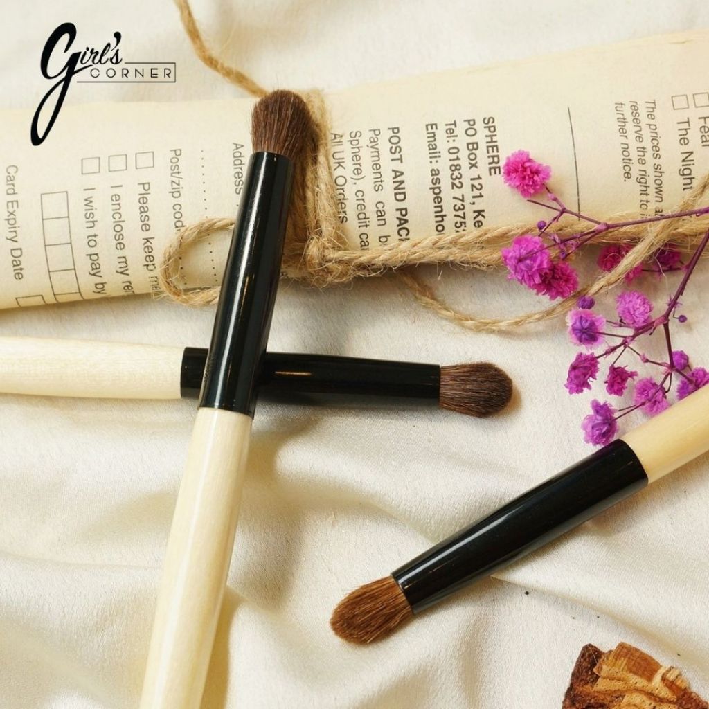 Cọ nhấn hốc mắt Bobbi Smudge