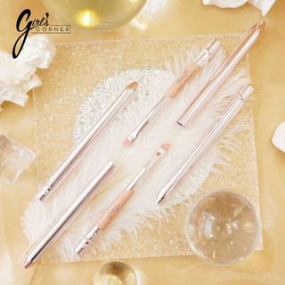 Cọ môi vát xéo Feather B có nắp