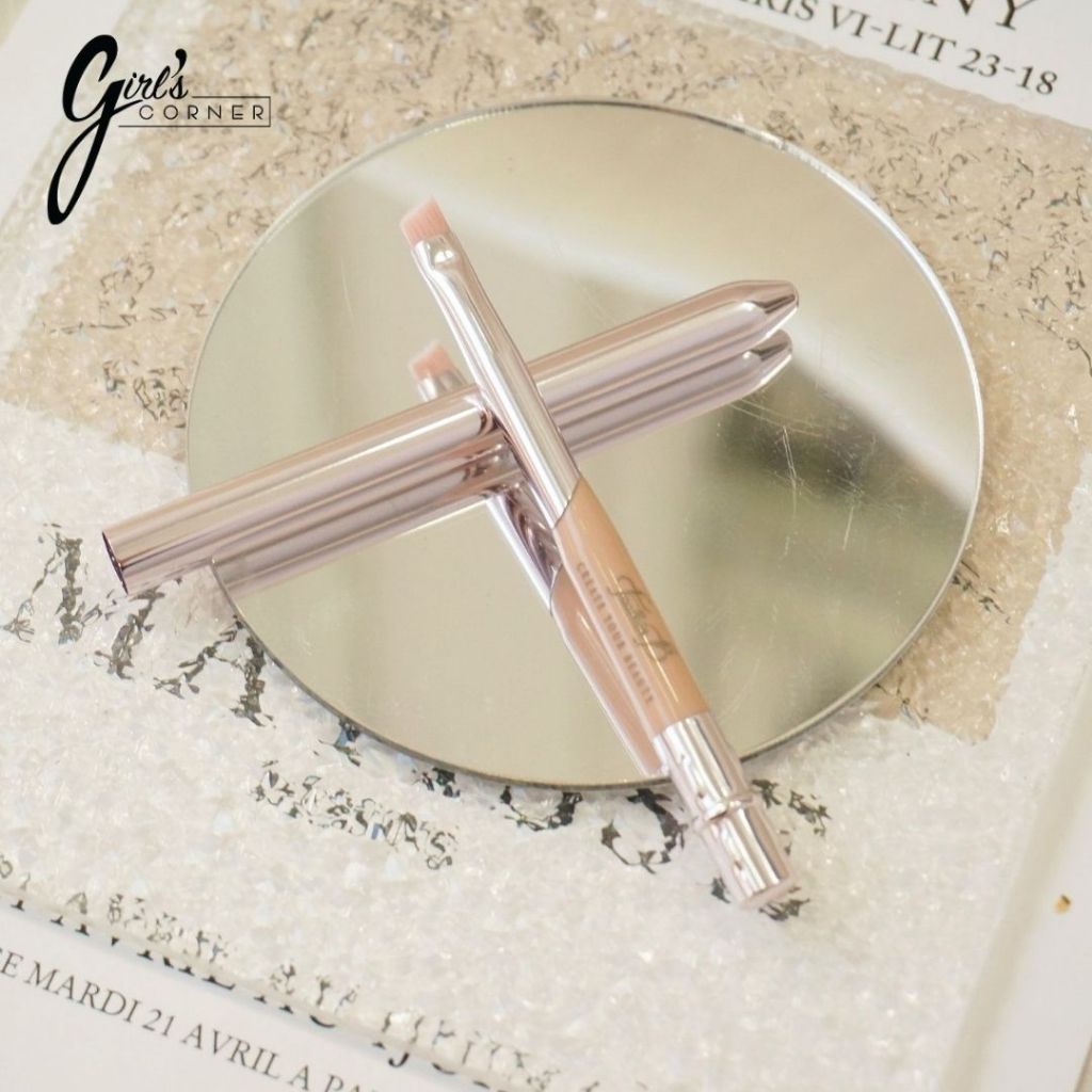Cọ môi vát xéo Feather B có nắp