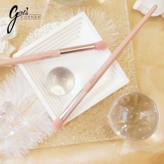 Cọ nhấn hốc mắt Feather B Smudge