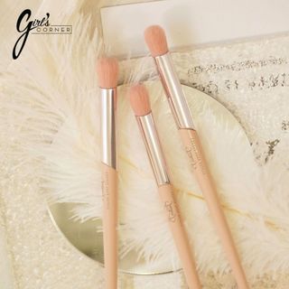 Cọ nhấn hốc mắt Feather B Smudge