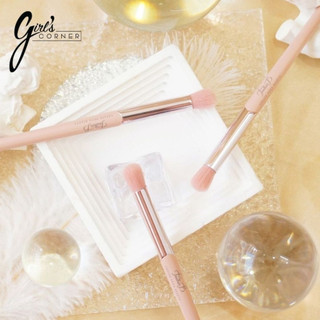 Cọ nhấn hốc mắt Feather B Smudge