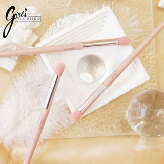 Cọ nhấn hốc mắt Feather B Smudge