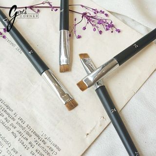 Cọ vẽ mắt Dior 24 Backstage Eyeliner Brush