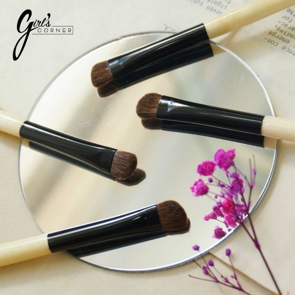 Cọ bầu mắt - sống mũi Bobbi Brown Angle Eyeshadow