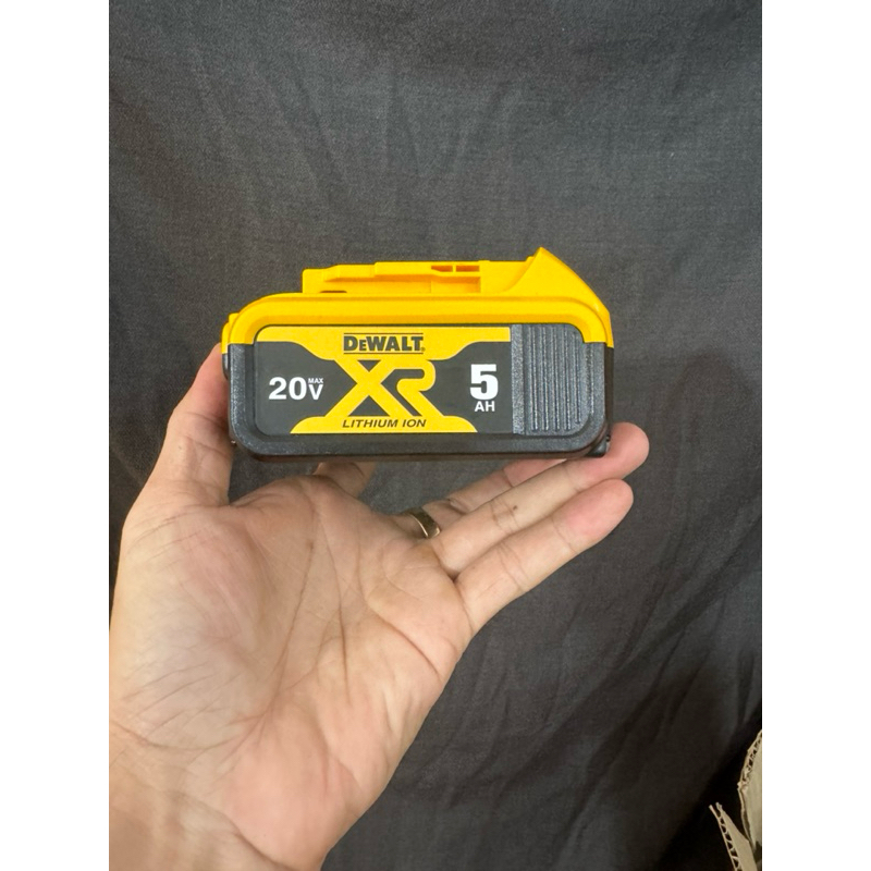 Dewalt 5ah nhận sạc zin