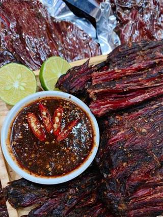 Thịt Trâu Gác Bếp 1kg (ĐẶC BIỆT THƠM) Khô Thịt Trâu Sấy Chuẩn Vị Tây Bắc ✅ Kèm Chẩm Chéo ✅