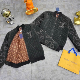  Áo khoác bomber gió nam nữ Eo Vì trần bông quả trám phủ nhung dệt hoa chữ nổi mặt trong lót gió nâu hoa monogram 