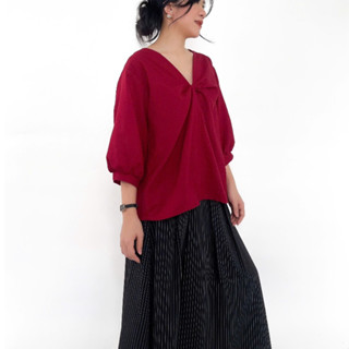 Áo sơ mi cổ V xoắn ngực mặc được 2 mặt tay lửng