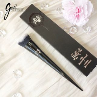 Cọ Nền Vát Hai Đầu Kat Von D10