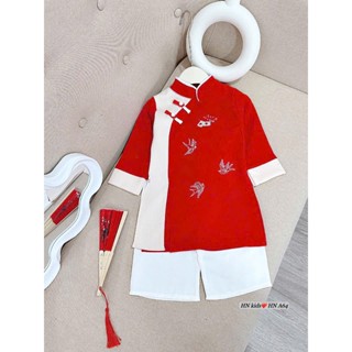 Áo dài cách tân màu đỏ cho bé trai tay lỡ cổ tàu phối khuy cài thêu hoa văn mặc lễ Tết, chụp hình