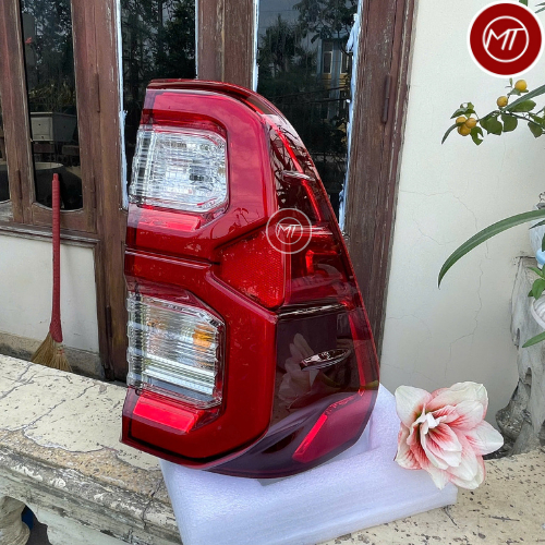 Đèn hậu toyota Hilux có  2012-2024 ( mt)