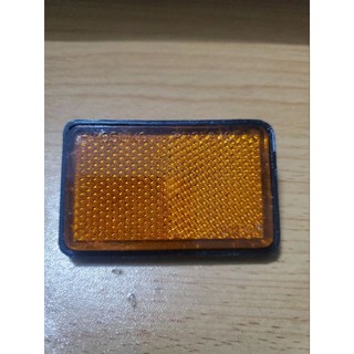 Cặp mắt mèo phản quang gắn 2 bên cốp xe Max ( tấm phản quang ngang 4 cm , dài 6,5m ).