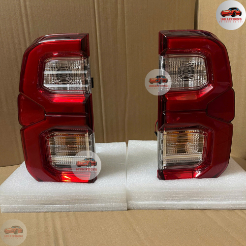 Đèn hậu lái Toyota Hilux  2019-2023