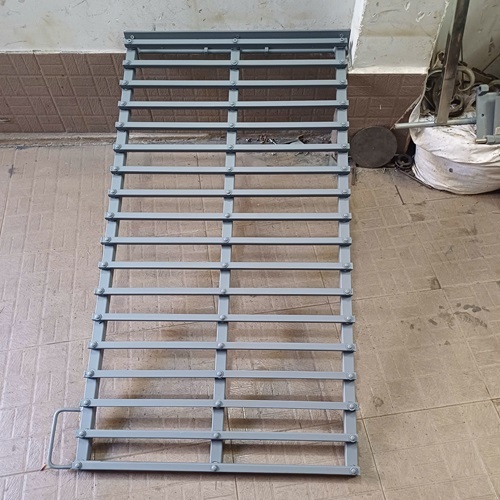 Cầu Thang Dắt Xe Gấp Gọn Thông Minh Bas Dài Gắn Phù Hợp Dốc Cao 25cm Sắt Mạ Kẽm Kích Thước 50x60cm/ 