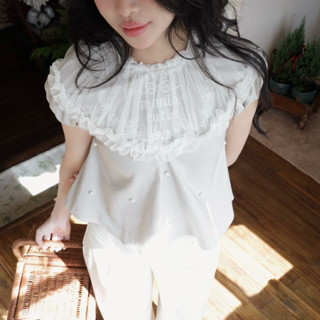 Naomi top | Áo linen đính trai form babydoll | Mania Cutie