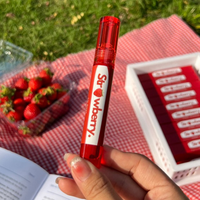 Son bóng Lip Gloss Strawberry