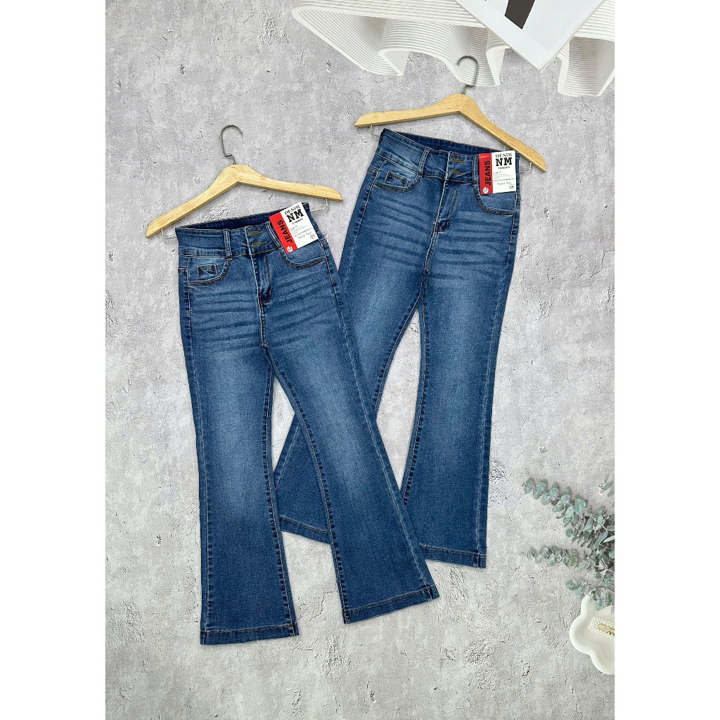 Quần jeans nữ ống loe nhẹ