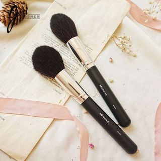 Cọ phủ phấn shape oval Morphe M401