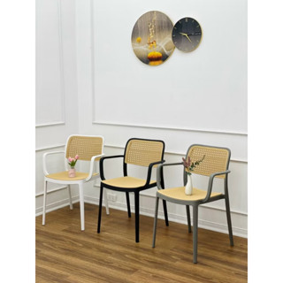 Ghế Nhựa Cà Phê Giả Đan Mây Có tay vịn , màu sắc đẹp , Nhập Khẩu Cao Cấp Hiện Đại