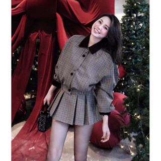  Set Áo Dạ Sọc Caro Cổ Nhung Sơ Mi Đỏ Đính Nút Bọc Tay Dài Phối Chân Váy Xếp Ly Dáng Xoè 2 Lớp 
