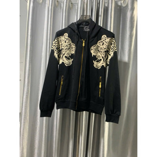 Áo khoác hoodi có mũ philip plein có khoá kéo vàng in 2 hổ đằng trước khoá titan chuân lôgo chât liệu nỉ châ cua lên mặ