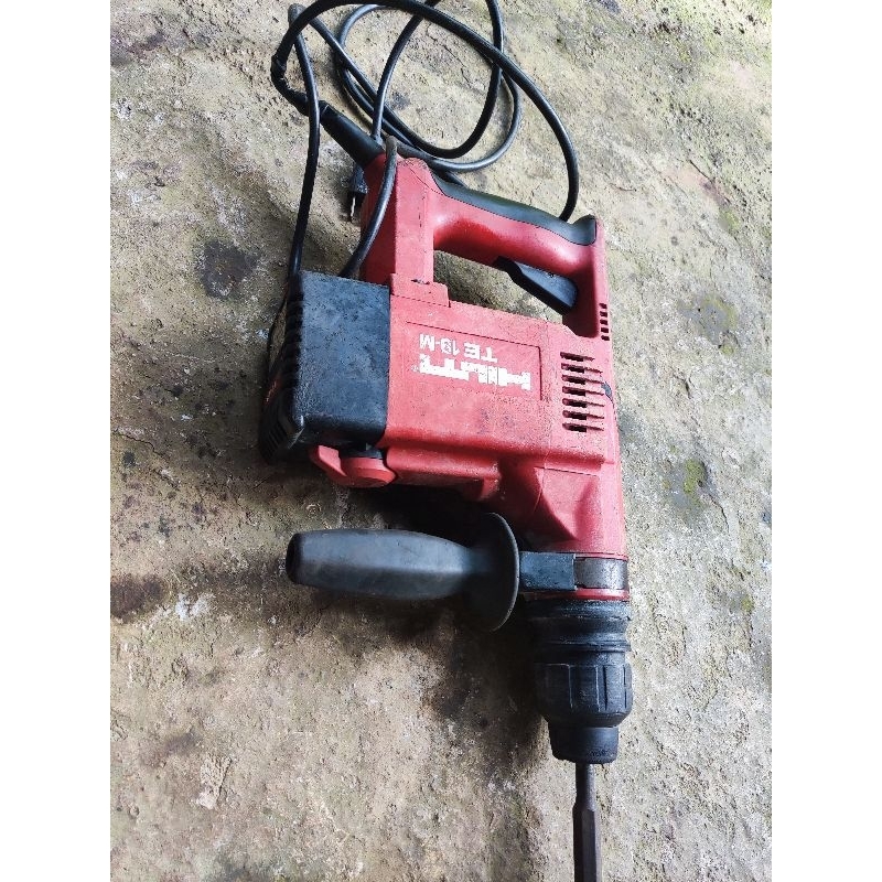 Máy đục bê tông hilti máy hoạt động OK sử dụng điện 100v , thiết kế nhỏ gọn tiện lợi dễ dàng sử dụng