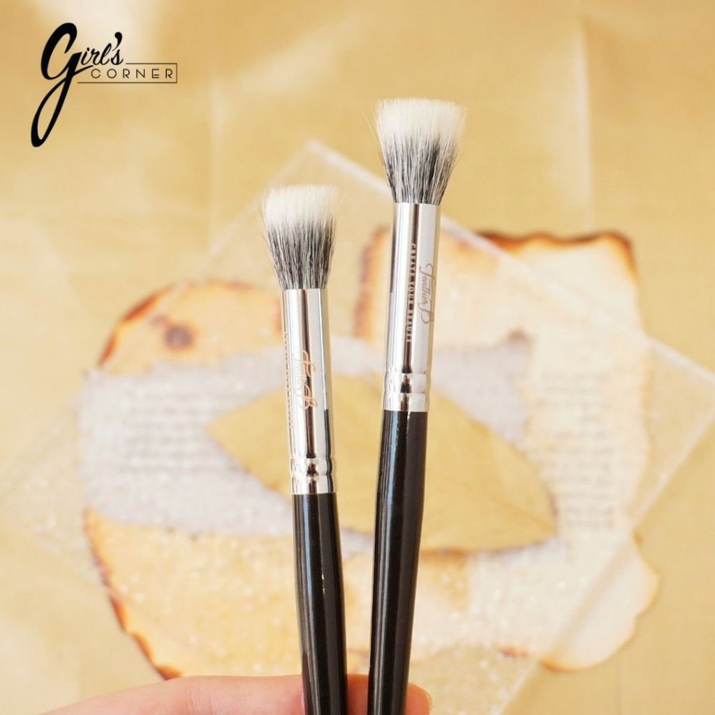 Cọ Highlight - Che Khuyết Điểm Dạng Stipling Feather B
