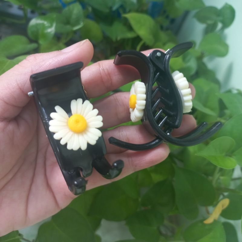 Combo 5 cái Kẹp tóc 3 răng đen đính hoa cúc (Ảnh thật)
