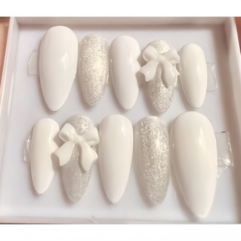 C102 Trắng tuyết đính nơ