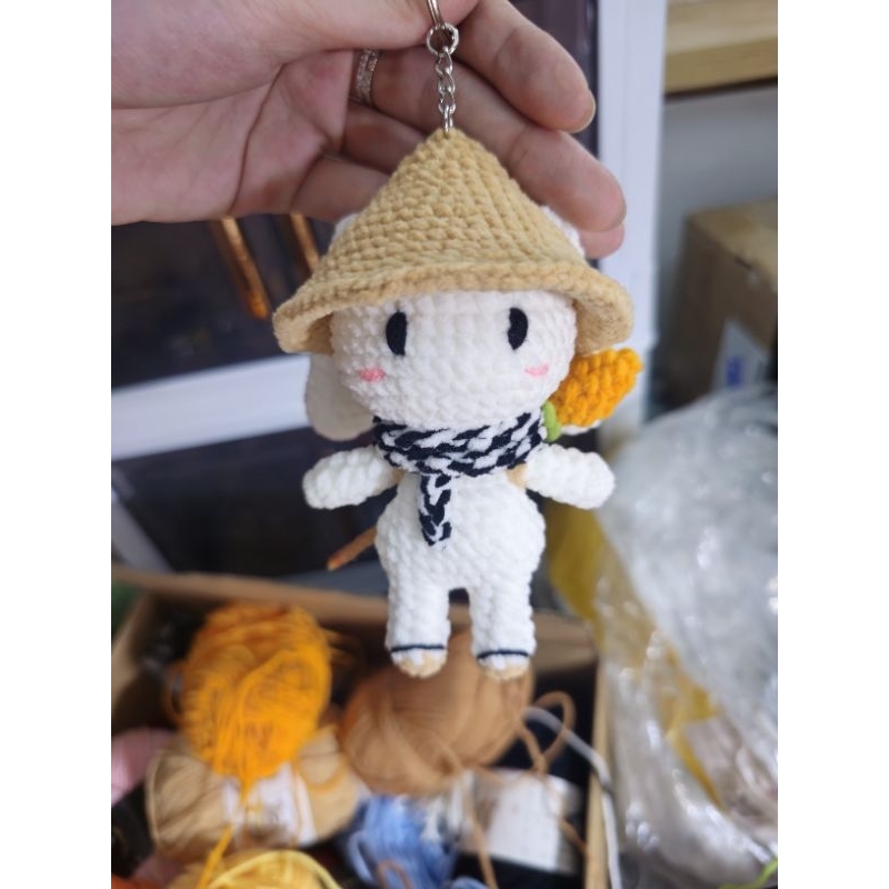 Thỏ bảy màu bằng len đội nón lá trong game liên quân, móc khóa len