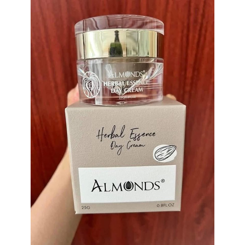 kem Ngày Hạnh Nhân Almonds mới ( tăng kèm 1 týp sữa rưa mặt +1 gói text)