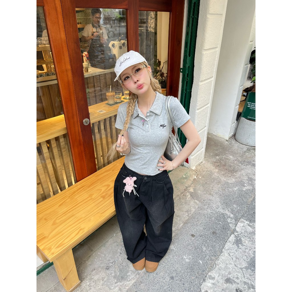 Áo polo nữ MONÁ ôm dáng tay ngắn hoạ tiết thêu logo Moná Girls - NELLY VER TAY NGẮN | BigBuy360 - bigbuy360.vn