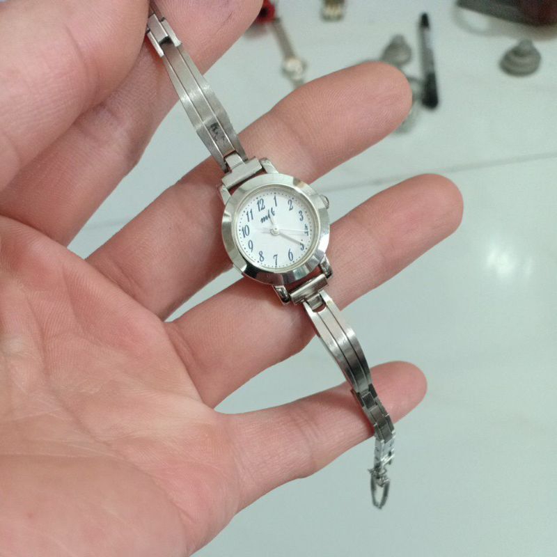 đồng hồ si nữ hiệu MICHIKO LONDON màu bạc độ mới 92%