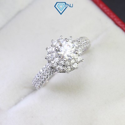 Nhẫn bạc nữ Moissanite xi bạch kim đá 5.5ly kèm thẻ tra cứu mặt hoa tinh tế, sang trọng NNM0060 - Trang Sức TNJ